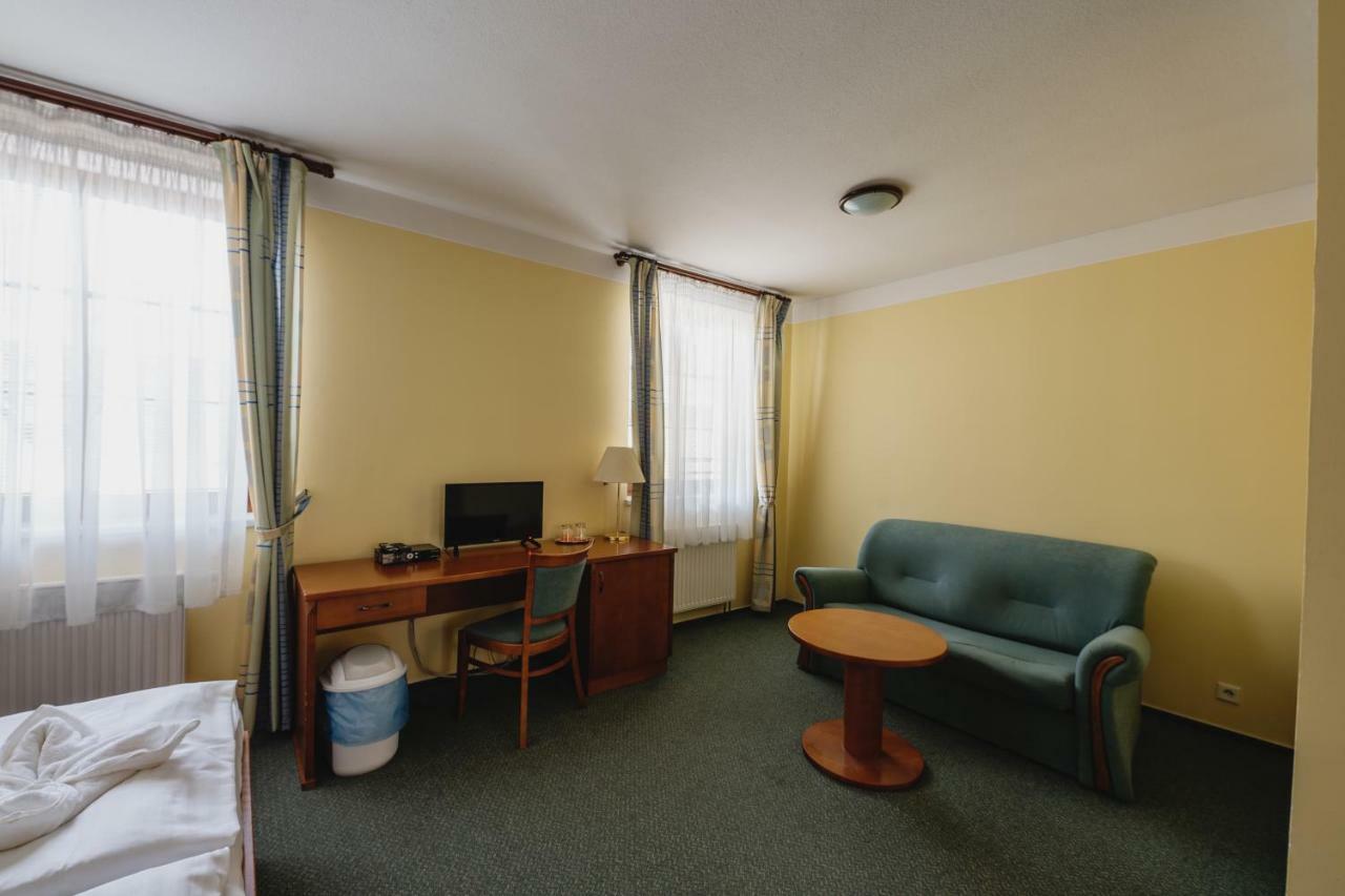 Javorník Hotel Taverna מראה חיצוני תמונה