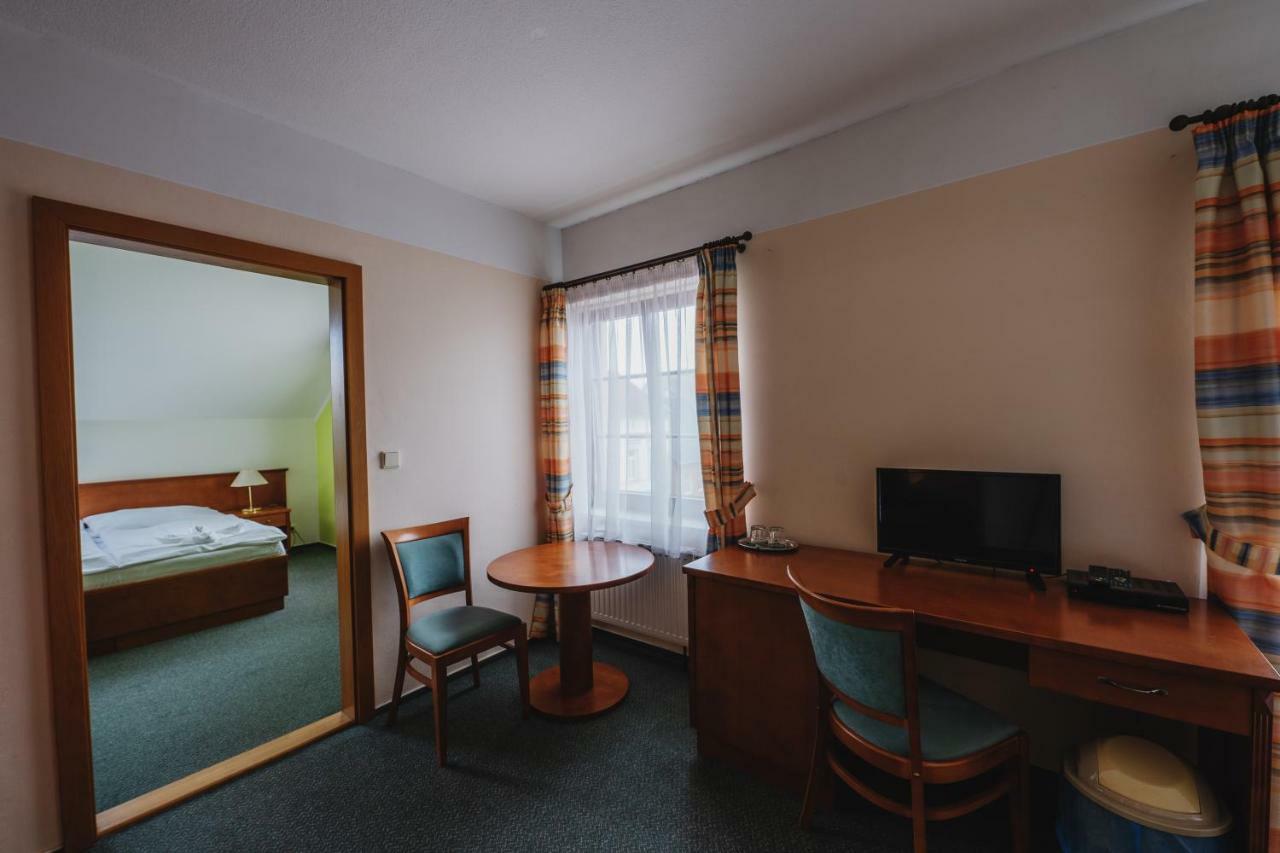 Javorník Hotel Taverna מראה חיצוני תמונה