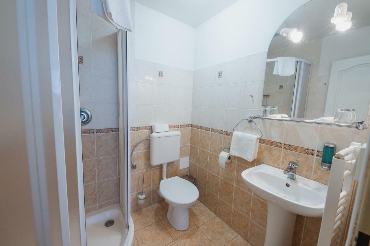 Javorník Hotel Taverna מראה חיצוני תמונה