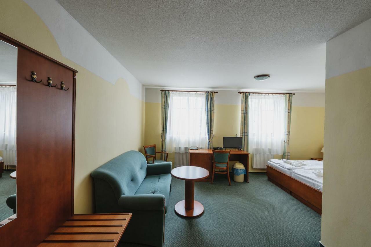 Javorník Hotel Taverna מראה חיצוני תמונה