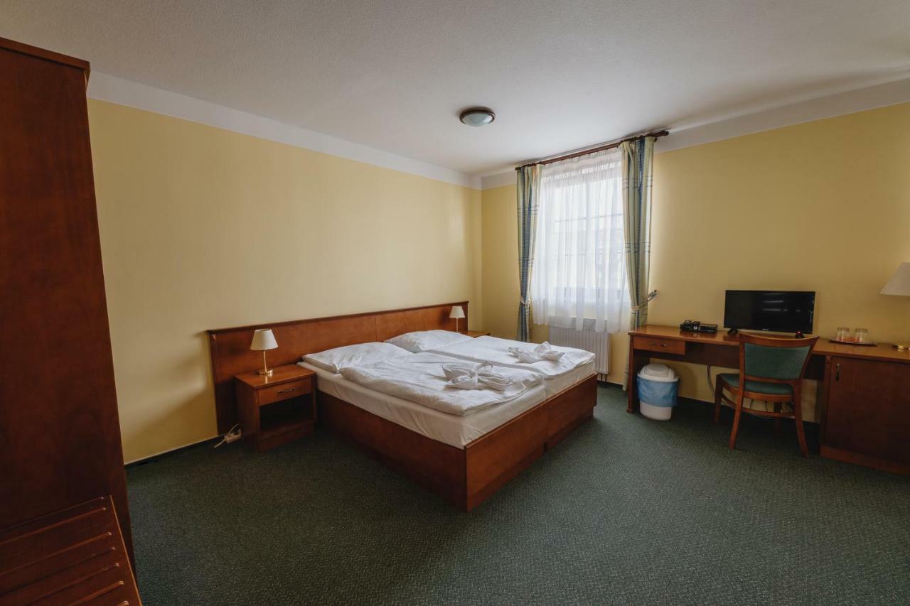 Javorník Hotel Taverna מראה חיצוני תמונה