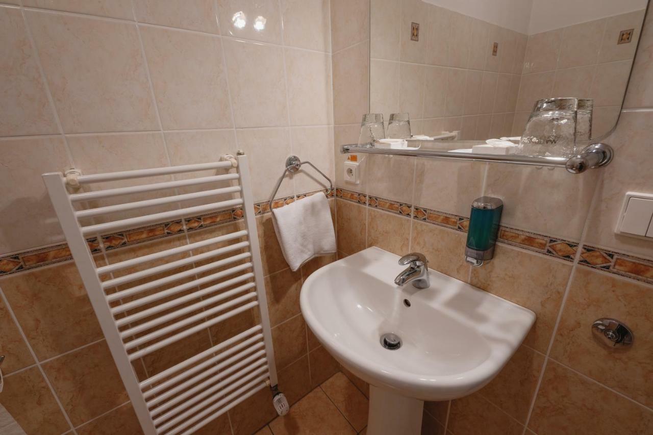 Javorník Hotel Taverna מראה חיצוני תמונה